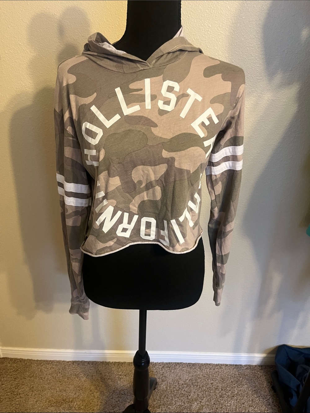 Hollister Green & Tan Camo Cropped Hoodie with White Stripes